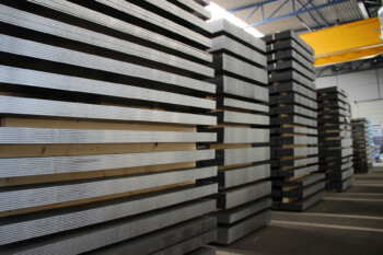 Die Dimensionen der Zwischenhölzer und Verpackungsarten der Blechpakete schreibt der Kunde individuell vor. Die Dimensionen der Zwischenhölzer und Verpackungsarten der Blechpakete schreibt der Kunde individuell vor.